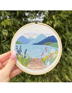 Kit broderie par Milpoint - Les fleurs du lac bleu