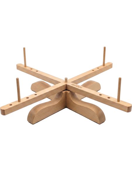 Dévidoir à écheveaux en bois clair sur table Rascol