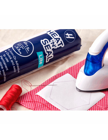 Papier thermocollant pour appliqué, quilting et couture 43 cm x 1,1 m - Light