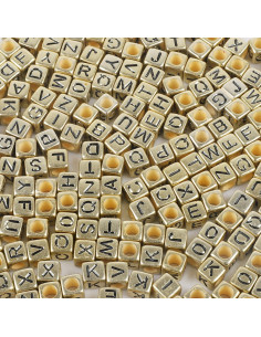Sachet de 100 perles carrées or - Lettres noires