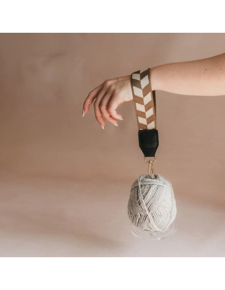 Bracelet porte pelote de laine