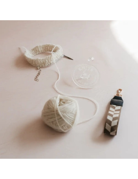 Bracelet porte pelote de laine