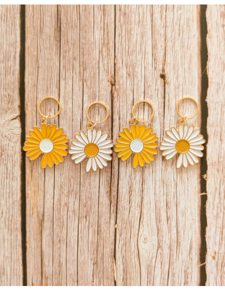 Lot de 4 anneaux marqueurs de maille - Marguerites jaunes et blanches XL