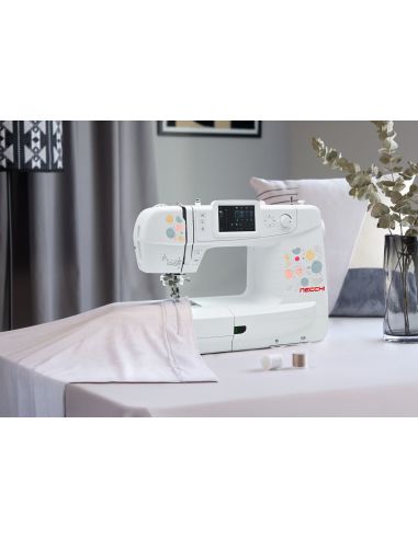 Machine à coudre et et à broder Necchi NE210