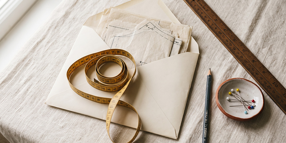 Pochette de patron de couture, mètre ruban et règle pour choisir sa taille